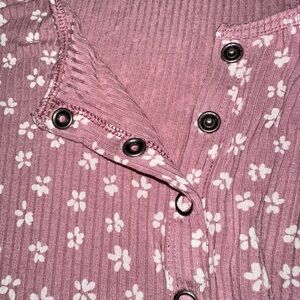 American Eagle Soft & Sexy Pink and White Floral Snap-Up Top